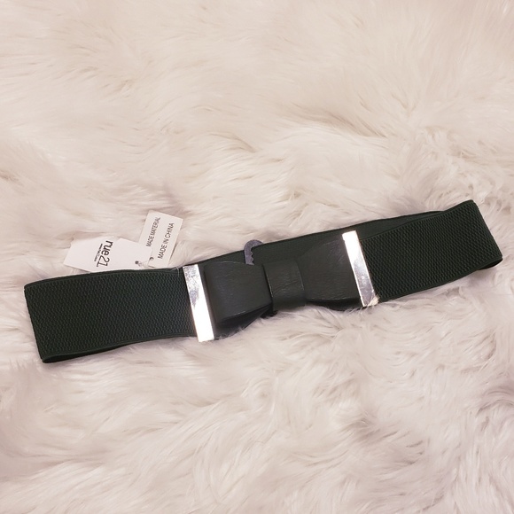 Rue21 Accessories - Nwt.  Rue 21 hunter green elastic bow belt.